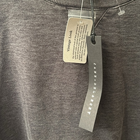 Woman’s vintage Jane and Delancey middle e shirt.  Grey size L. - Picture 2 of 2